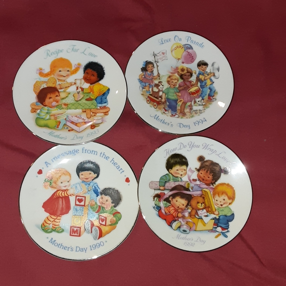 Vintage  Avon Mother's  Day Plates, 4